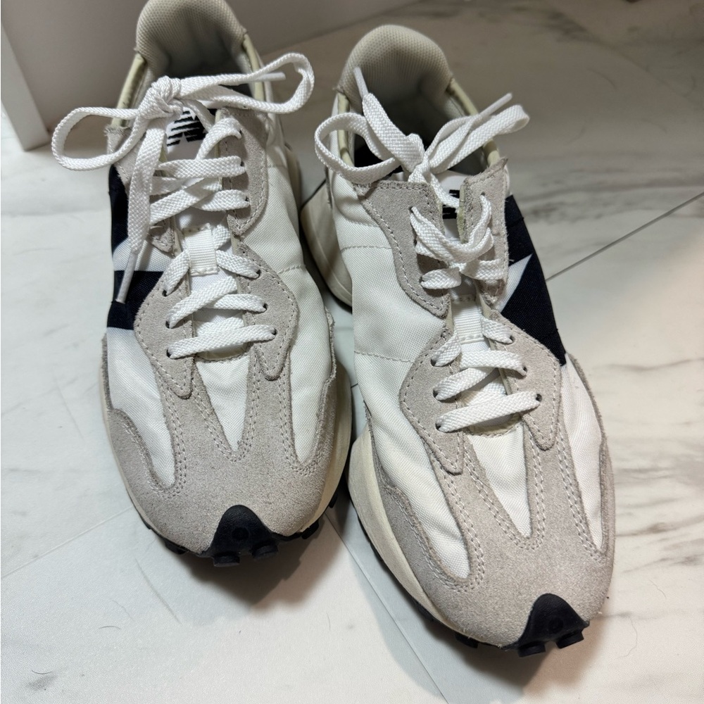 New Balance 327 sneakers women’s size 6